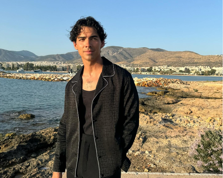 O Joe Jonas απολαμβάνει τις διακοπές του στη Μύκονο